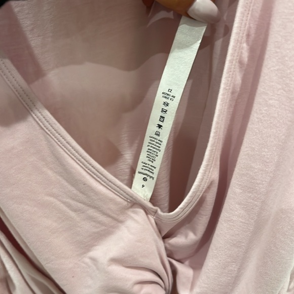 Lululemon pink twist tank size 4 - Picture 2 of 3